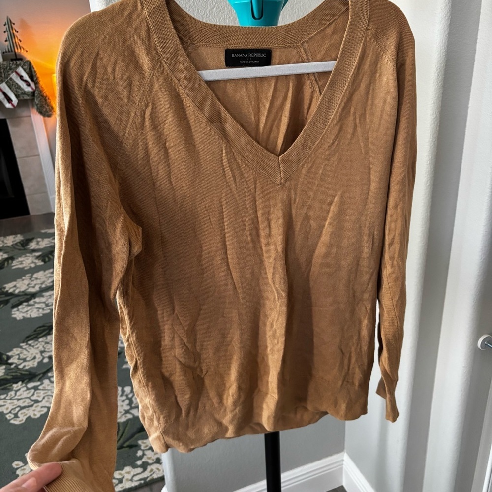 Banana Republic Tan vneck sweater - Picture 2 of 7